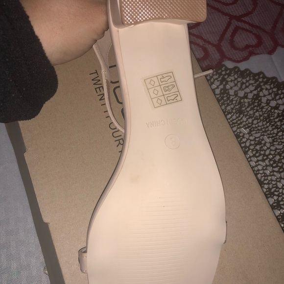 High heels - Picture 3 of 3